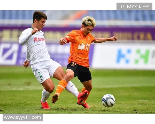 南京与武汉足球队赛后复盘分析双方战术意识与表现差异